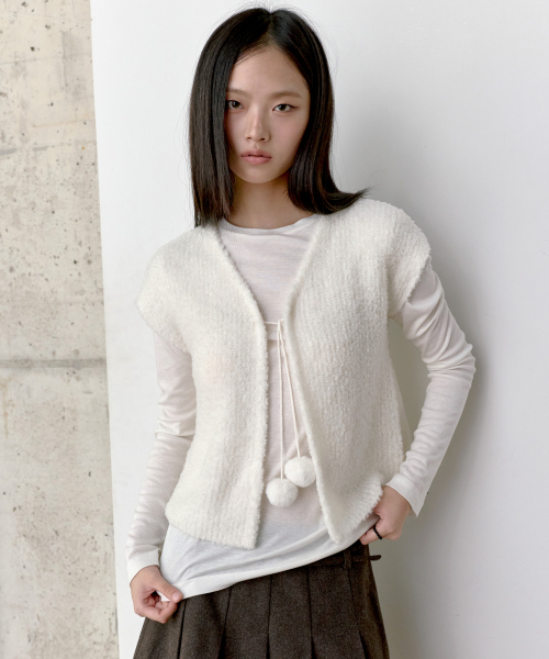 MONGDOL(モンドル)の「ポンポンストラップ半袖ニットカーディガン アイボリー MDCD064IVORY(カーディガン/ボレロ・レディース・その他・F)」の1枚目の写真