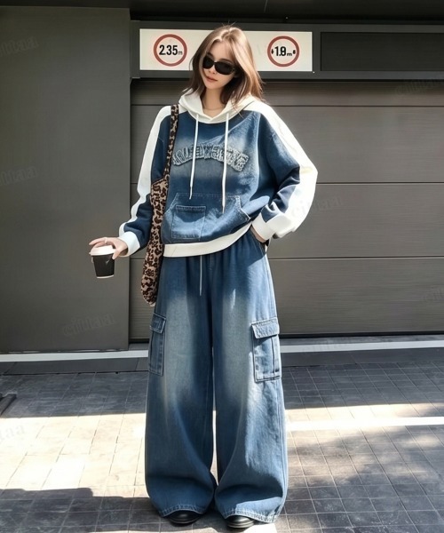 Dalfwin(ダールフィン)の「【上下セット】NAETSSTZ刺繍ロゴ異素材MIXフーディーカーゴデニムセットアップ(セットアップ・レディース・ホワイト/ブラック・FREE)」の13枚目の写真