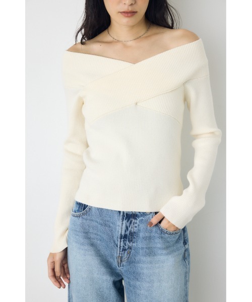 AZUL by moussy(アズールバイマウジー)の「クロスデザイン長袖ニットトップス 秋服 冬服 ラメ感 オフショルダー 無地 きれいめカジュアル(ニット/セーター・レディース・ブラック/ブルー/オフホワイト/レッド・FREE)」の14枚目の写真