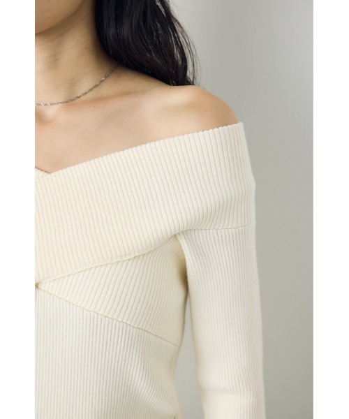 AZUL by moussy(アズールバイマウジー)の「クロスデザイン長袖ニットトップス 秋服 冬服 ラメ感 オフショルダー 無地 きれいめカジュアル(ニット/セーター・レディース・ブラック/ブルー/オフホワイト/レッド・FREE)」の20枚目の写真