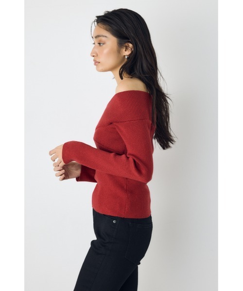 AZUL by moussy(アズールバイマウジー)の「クロスデザイン長袖ニットトップス 秋服 冬服 ラメ感 オフショルダー 無地 きれいめカジュアル(ニット/セーター・レディース・ブラック/ブルー/オフホワイト/レッド・FREE)」の6枚目の写真