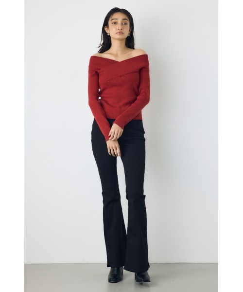 AZUL by moussy(アズールバイマウジー)の「クロスデザイン長袖ニットトップス 秋服 冬服 ラメ感 オフショルダー 無地 きれいめカジュアル(ニット/セーター・レディース・ブラック/ブルー/オフホワイト/レッド・FREE)」の8枚目の写真