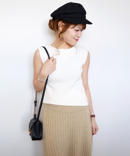 Khaju（カージュ）の「Khaju: ウォッシャブルリブニット（ニット/セーター・レディース・ワインレッド/オフホワイト/ダークグリーン/ブラック・ONE SIZE）」の2枚目の写真