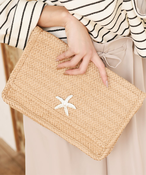 Luz Llena(ラズレナ)の「スターフィッシュ付きペーパークラッチバッグ(クラッチバッグ・レディース・ブラウン/ブラック/ライトベージュ/ベージュ・フリ-)」の3枚目の写真