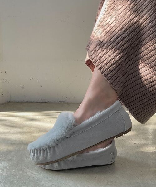 EMU Australia(エミューオーストラリア)の「Cairns Reverse Fur(モカシン/デッキシューズ・レディース・ライトグレー/チャコールグレー/ダークブルー/ブラック/ベージュ/グレー系その他/グレイッシュベージュ/スモークグレー/チョコ・8/9/7/6/5/10/11)」の19枚目の写真