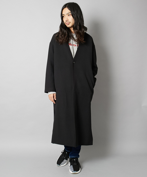 AMERICAN RAG CIE（アメリカンラグシー）の「ドロップショルダー ノーカラーロングコート WEB限定（ノーカラージャケット・メンズ・ブラック/ブラウン・1/2）」の18枚目の写真
