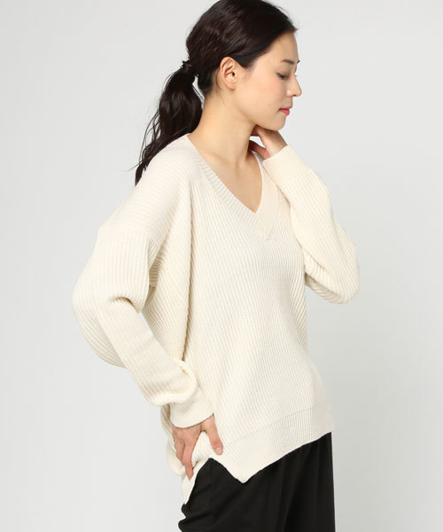 LIPSTAR（リップスター）の「抜け襟Vネックニット（ニット/セーター・レディース・オフホワイト/ネイビー/ピンク/ベージュ・M）」の9枚目の写真