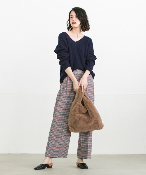 LIPSTAR（リップスター）の「抜け襟Vネックニット（ニット/セーター・レディース・オフホワイト/ネイビー/ピンク/ベージュ・M）」の10枚目の写真