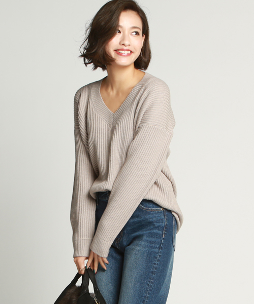 LIPSTAR（リップスター）の「抜け襟Vネックニット（ニット/セーター・レディース・オフホワイト/ネイビー/ピンク/ベージュ・M）」の12枚目の写真