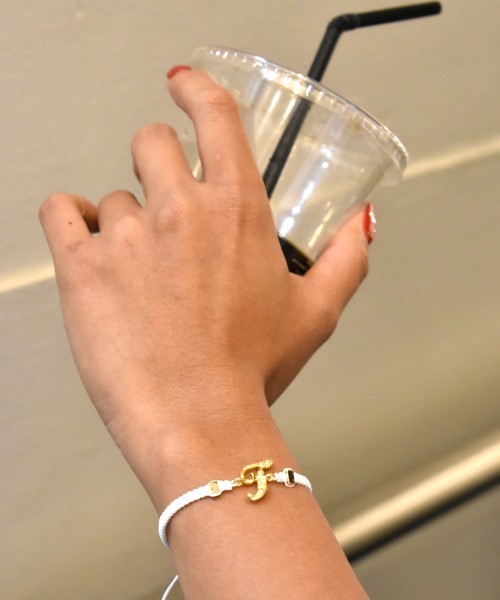 RANDOM（ランダム）の「【 RANDOM / ランダム 】 SWAROVSKI INITIAL CORD BRACELET - WHITE / スワロフスキー コード ブレスレッド（ブレスレット・メンズ・H/K/M/N/R/S/T/Y/A/E・FREE）」の9枚目の写真