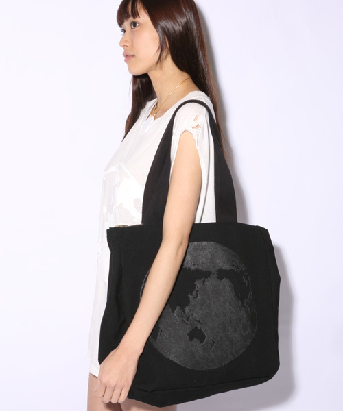 i（アイ）の「宇宙プリントBAG（トートバッグ・レディース・ブラック/ホワイト・ﾌﾘ-）」の2枚目の写真