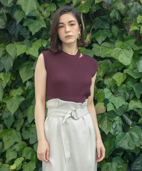 STUDIOUS(ステュディオス)の「ネックスリットニットTOPS(ニット/セーター・レディース・ブラック/ライトグレー/サックスブルー/ワインレッド/ラベンダー・FREE)」の5枚目の写真