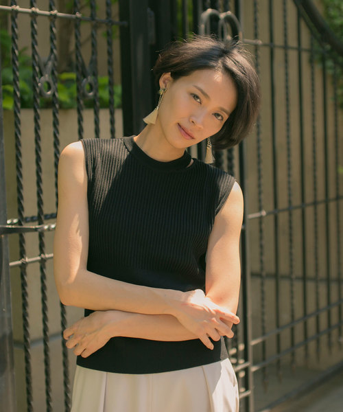 STUDIOUS(ステュディオス)の「ネックスリットニットTOPS(ニット/セーター・レディース・ブラック/ライトグレー/サックスブルー/ワインレッド/ラベンダー・FREE)」の11枚目の写真