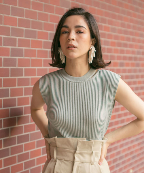 STUDIOUS(ステュディオス)の「ネックスリットニットTOPS(ニット/セーター・レディース・ブラック/ライトグレー/サックスブルー/ワインレッド/ラベンダー・FREE)」の12枚目の写真