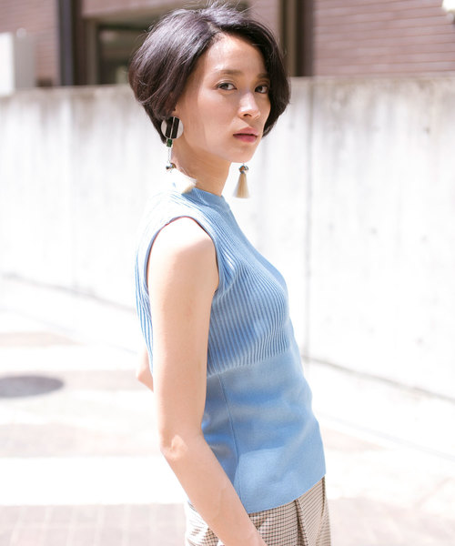 STUDIOUS(ステュディオス)の「ネックスリットニットTOPS(ニット/セーター・レディース・ブラック/ライトグレー/サックスブルー/ワインレッド/ラベンダー・FREE)」の16枚目の写真