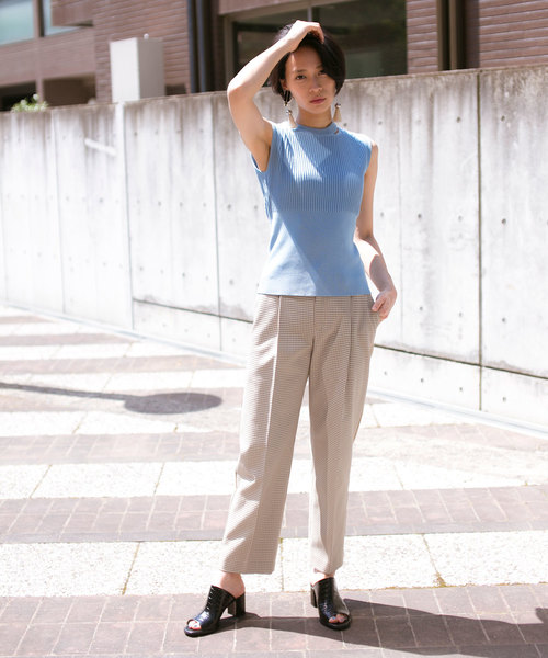 STUDIOUS(ステュディオス)の「ネックスリットニットTOPS(ニット/セーター・レディース・ブラック/ライトグレー/サックスブルー/ワインレッド/ラベンダー・FREE)」の22枚目の写真