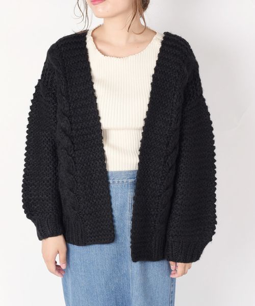 Khaju（カージュ）の「Khaju:ハンドケーブルニットカーディガン◇（カーディガン/ボレロ・レディース・ブラック/オフホワイト/ピンク系その他・ONE SIZE）」の7枚目の写真