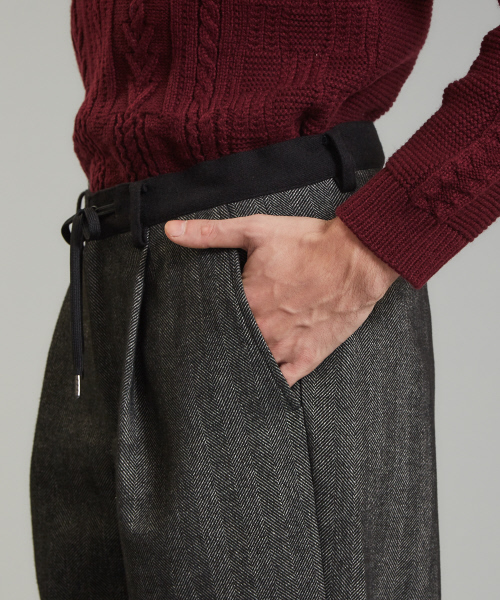 5351 POUR LES HOMMES(ゴーサンゴーイチプールオム)の「メランジヘリンボントラウザーパンツ(その他パンツ・メンズ・グレー・44/46/48)」の10枚目の写真