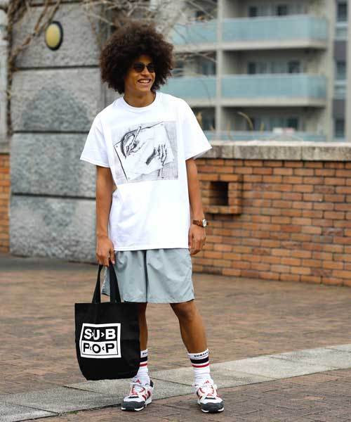 M.C. ESCHER(エムシーエッシャー)の「S/S PRINT TEE "DRAWING HANDS" / ショートスリーブ プリントT "ドローイングハンド”(Tシャツ/カットソー・メンズ・ホワイト・MEDIUM/LARGE/X-LARGE)」の4枚目の写真