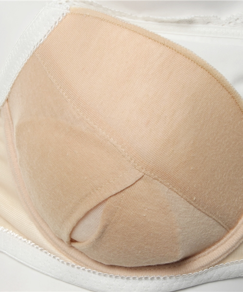 PEACH JOHN(ピーチジョン)の「【脇肉すっきり、安定感抜群でズレ知らず。谷間を隠すストラップレス】谷間見せないレーシィストラップレス(ブラジャー・レディース・オフホワイト/ネイビー/ブラック/ピンク・C75/D70/D75/B75/C70/B70/E70/D65/C65/E65/B65/E75/C80/B80/D80)」の5枚目の写真