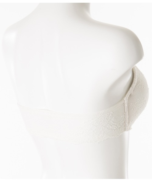 PEACH JOHN(ピーチジョン)の「【脇肉すっきり、安定感抜群でズレ知らず。谷間を隠すストラップレス】谷間見せないレーシィストラップレス(ブラジャー・レディース・オフホワイト/ネイビー/ブラック/ピンク・C75/D70/D75/B75/C70/B70/E70/D65/C65/E65/B65/E75/C80/B80/D80)」の9枚目の写真