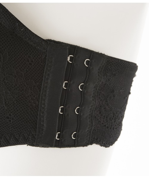 PEACH JOHN(ピーチジョン)の「【脇肉すっきり、安定感抜群でズレ知らず。谷間を隠すストラップレス】谷間見せないレーシィストラップレス(ブラジャー・レディース・オフホワイト/ネイビー/ブラック/ピンク・C75/D70/D75/B75/C70/B70/E70/D65/C65/E65/B65/E75/C80/B80/D80)」の11枚目の写真