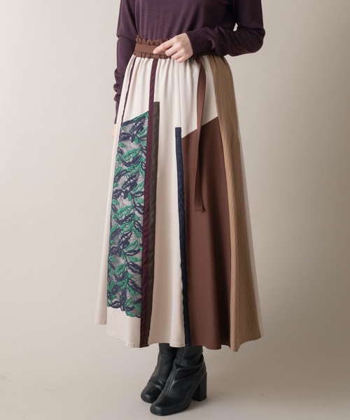 miniyu（ミニュウ）の「La SRIC/テープ＋レースフレアスカート（スカート・レディース・ベージュ/カーキ・38）」の2枚目の写真