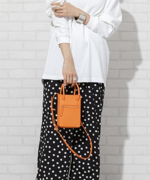 coen（コーエン）の「【WEB限定】ミニスクエアバッグ（ミニバッグ/ポシェット）（ショルダーバッグ・レディース・ホワイト/ブラック/モカ/ベージュ/コバルトブルー/イエロー/オレンジ・FREE）」の7枚目の写真