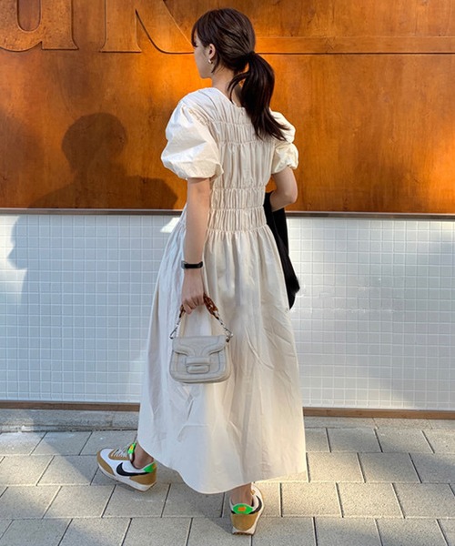 Jewelobe（ジュエローブ）の「シャーリングボリュームワンピース（ワンピース・レディース・キナリ/イエロー/ブラック・FREE）」の5枚目の写真