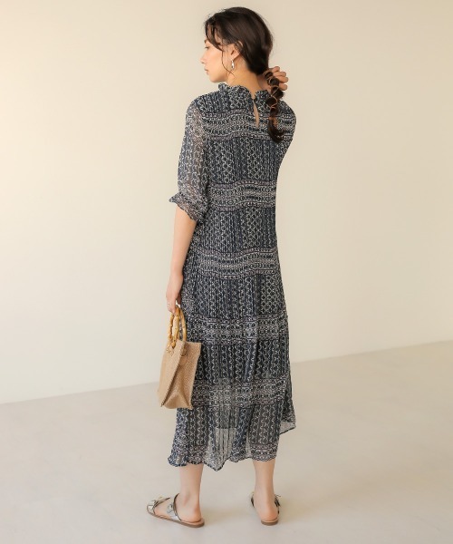Bab(バブ)の「【WEB限定】総柄プリーツ半袖ワンピース(ワンピース・レディース・ブラック/パープル/ネイビー・38)」の8枚目の写真