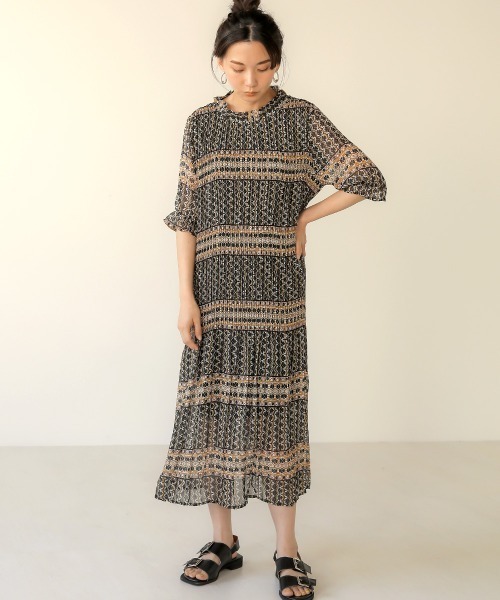 Bab(バブ)の「【WEB限定】総柄プリーツ半袖ワンピース(ワンピース・レディース・ブラック/パープル/ネイビー・38)」の17枚目の写真