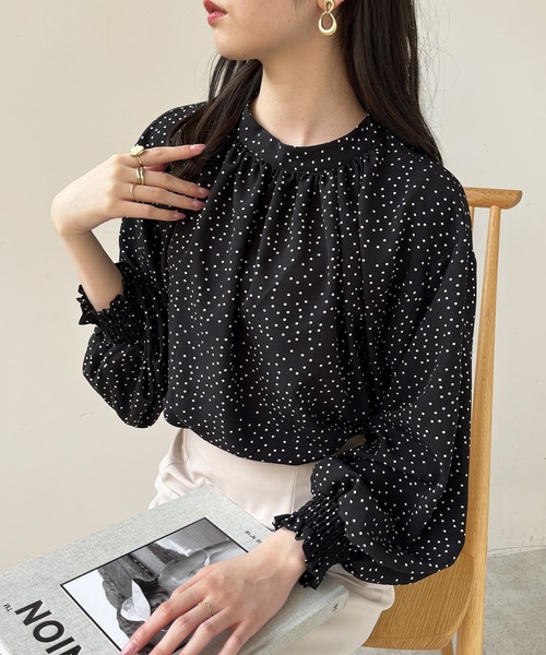 GeeRA(ジーラ)の「ハイネックギャザーバルーンスリーブブラウス(シャツ/ブラウス・レディース・オフホワイト/モカ/ドット/スモークピンク/グリーン/ブラウン/ブラック/ブルー/アイボリー/ブラック系その他・LARGE/MEDIUM/XX-LARGE/SMALL/X-LARGE)」の5枚目の写真