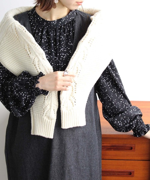 GeeRA(ジーラ)の「ハイネックギャザーバルーンスリーブブラウス(シャツ/ブラウス・レディース・オフホワイト/モカ/ドット/スモークピンク/グリーン/ブラウン/ブラック/ブルー/アイボリー/ブラック系その他・LARGE/MEDIUM/XX-LARGE/SMALL/X-LARGE)」の10枚目の写真