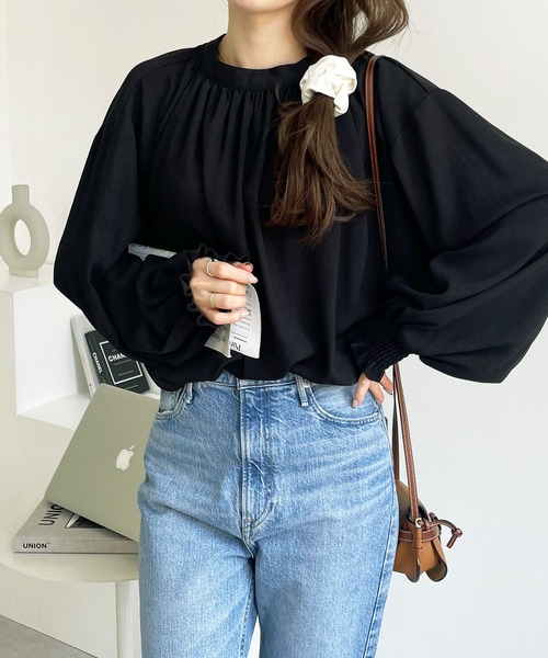 GeeRA(ジーラ)の「ハイネックギャザーバルーンスリーブブラウス(シャツ/ブラウス・レディース・オフホワイト/モカ/ドット/スモークピンク/グリーン/ブラウン/ブラック/ブルー/アイボリー/ブラック系その他・LARGE/MEDIUM/XX-LARGE/SMALL/X-LARGE)」の4枚目の写真