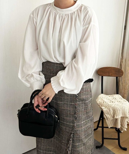 GeeRA(ジーラ)の「ハイネックギャザーバルーンスリーブブラウス(シャツ/ブラウス・レディース・オフホワイト/モカ/ドット/スモークピンク/グリーン/ブラウン/ブラック/ブルー/アイボリー/ブラック系その他・LARGE/MEDIUM/XX-LARGE/SMALL/X-LARGE)」の15枚目の写真