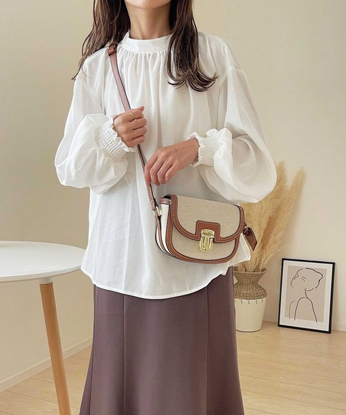 GeeRA(ジーラ)の「ハイネックギャザーバルーンスリーブブラウス(シャツ/ブラウス・レディース・オフホワイト/モカ/ドット/スモークピンク/グリーン/ブラウン/ブラック/ブルー/アイボリー/ブラック系その他・LARGE/MEDIUM/XX-LARGE/SMALL/X-LARGE)」の14枚目の写真