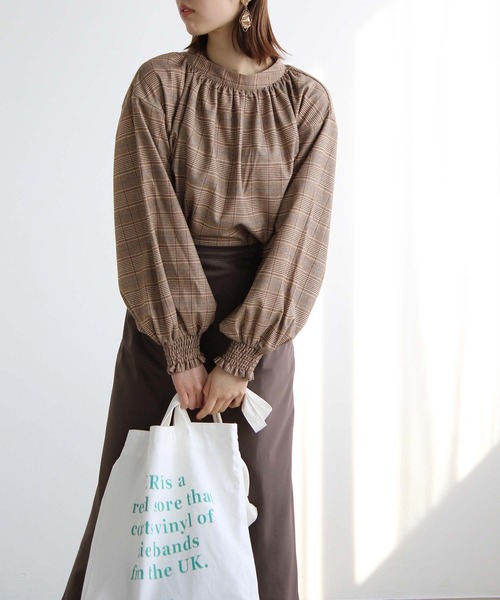 GeeRA(ジーラ)の「ハイネックギャザーバルーンスリーブブラウス(シャツ/ブラウス・レディース・オフホワイト/モカ/ドット/スモークピンク/グリーン/ブラウン/ブラック/ブルー/アイボリー/ブラック系その他・LARGE/MEDIUM/XX-LARGE/SMALL/X-LARGE)」の19枚目の写真