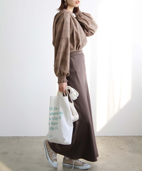 GeeRA(ジーラ)の「ハイネックギャザーバルーンスリーブブラウス(シャツ/ブラウス・レディース・オフホワイト/モカ/ドット/スモークピンク/グリーン/ブラウン/ブラック/ブルー/アイボリー/ブラック系その他・LARGE/MEDIUM/XX-LARGE/SMALL/X-LARGE)」の20枚目の写真