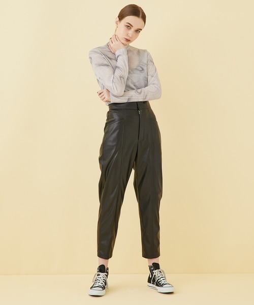 STUDIOUS(ステュディオス)の「【STUDIOUS】レザーライクテーパードパンツ(その他パンツ・レディース・ブラック/カーキ・1/2)」の5枚目の写真