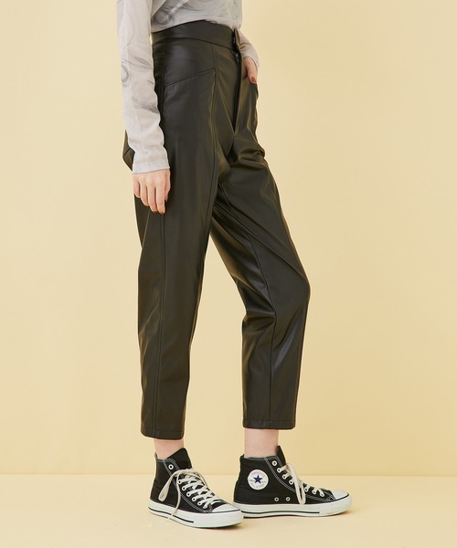 STUDIOUS(ステュディオス)の「【STUDIOUS】レザーライクテーパードパンツ(その他パンツ・レディース・ブラック/カーキ・1/2)」の7枚目の写真