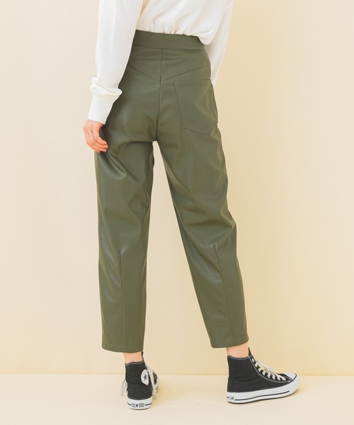 STUDIOUS(ステュディオス)の「【STUDIOUS】レザーライクテーパードパンツ(その他パンツ・レディース・ブラック/カーキ・1/2)」の10枚目の写真