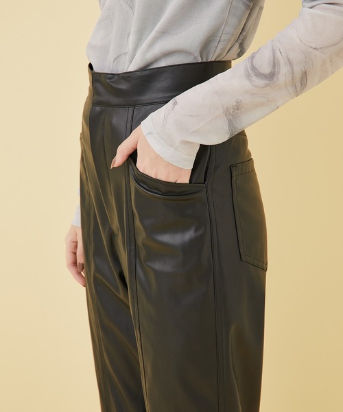 STUDIOUS(ステュディオス)の「【STUDIOUS】レザーライクテーパードパンツ(その他パンツ・レディース・ブラック/カーキ・1/2)」の15枚目の写真