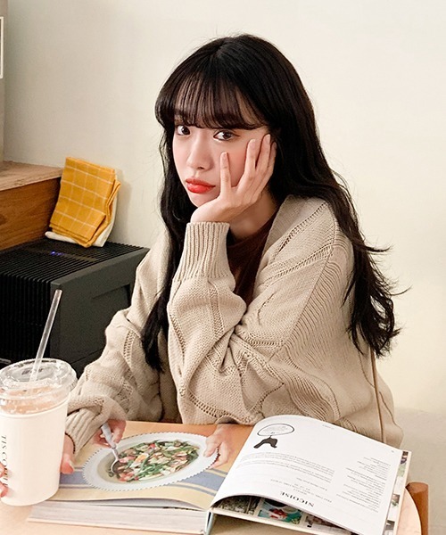 SONA(ソナ)の「SONYUNARA ツイストダボダボVネックカーディガン(カーディガン/ボレロ・レディース・ライトブルー/ネイビー/ピンク/アイボリー/ライトイエロー/ベージュ/ダークパープル・FREE)」の14枚目の写真