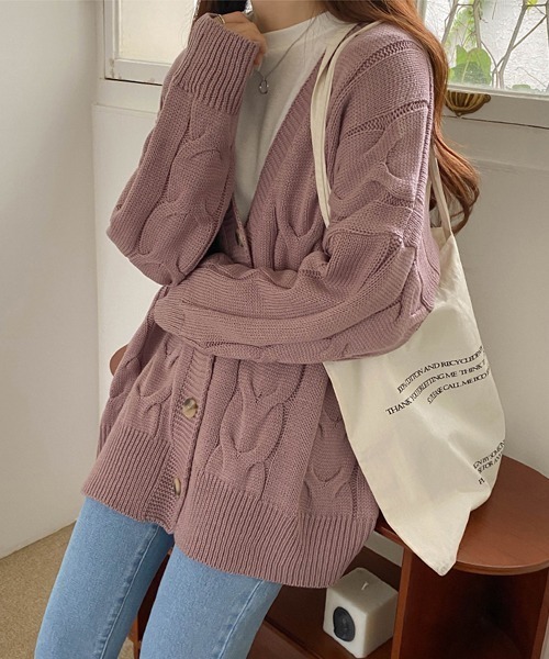 SONA(ソナ)の「SONYUNARA ツイストダボダボVネックカーディガン(カーディガン/ボレロ・レディース・ライトブルー/ネイビー/ピンク/アイボリー/ライトイエロー/ベージュ/ダークパープル・FREE)」の17枚目の写真