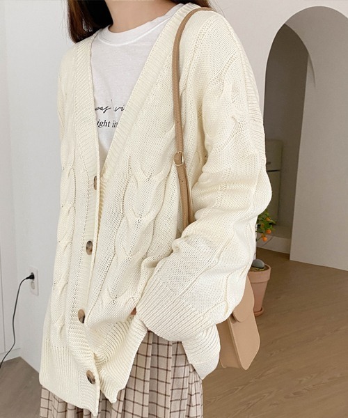 SONA(ソナ)の「SONYUNARA ツイストダボダボVネックカーディガン(カーディガン/ボレロ・レディース・ライトブルー/ネイビー/ピンク/アイボリー/ライトイエロー/ベージュ/ダークパープル・FREE)」の20枚目の写真