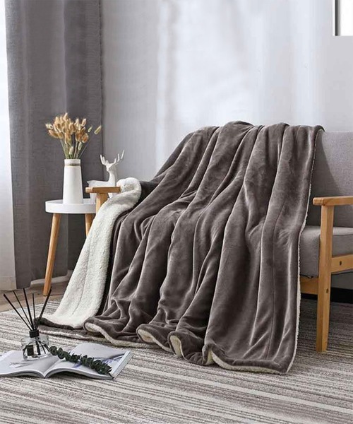 aimoha（アイモハ）の「大判シンプルブランケット (AW)（ブランケット・レディース・パープル/ネイビー/グレー/ピンク/チョコ/キャメル/ダークグレー/ブラウン/イエロー/ライトパープル・FREE/LARGE/SMALL）」の2枚目の写真