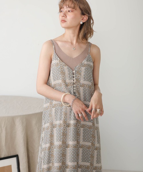Bab（バブ）の「【WEB限定】パネルプリントキャミワンピース（ワンピース・レディース・ベージュ/ブラウン/ライトグリーン・38）」の22枚目の写真