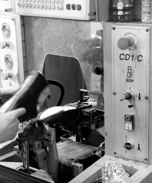 TOSS(トス)の「TOSS トス / Nice ニース ビブラムソール レザースリッポンシューズ / TS149-2A Nice(スリッポン・レディース・ブラック/ホワイト・8/9/7/10/5/4/6)」の15枚目の写真