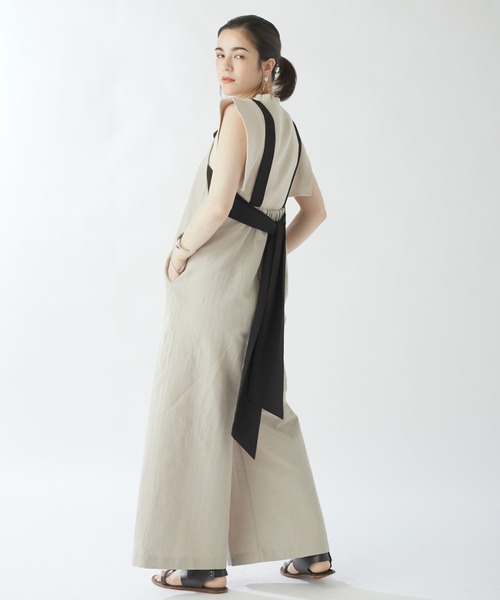 DRWCYS（ドロシーズ）の「バックリボンデザインコンビネゾン（サロペット/オーバーオール・レディース・ブラック/ベージュ/ブルー・SMALL/MEDIUM）」の6枚目の写真