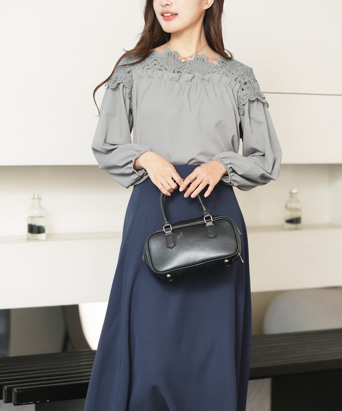 Amulet(アミュレット)の「肩レーストップス(シャツ/ブラウス・レディース・ホワイト/ブラック/ピンク/ネイビー/ベージュ/グレー/グリーン・M/L/XL)」の10枚目の写真